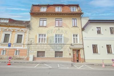Apartament cu 3 camere decomandat, mobilat în Schei - 1