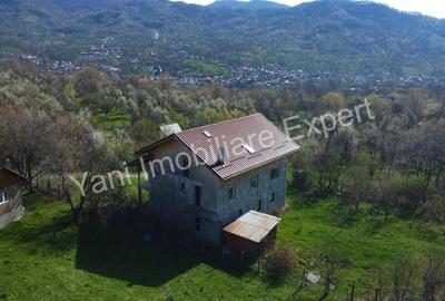 Casă cu 4 camere cu Teren 1175 Mp în Poienărei - 1