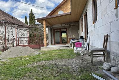 Casă cu 5 camere cu Teren 1430 Mp în Gurghiu - 1