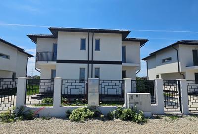 Vila duplex calcan 4 camere/Com.Berceni