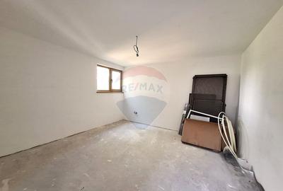 Casa / Vila la gri aproape gata sa devina acasa ! - 17