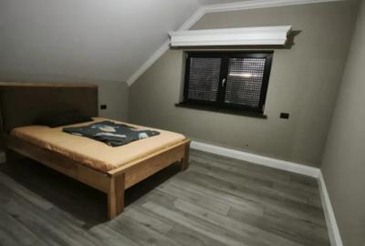 Casă cu 8 camere cu Teren 750 Mp în Central - 10