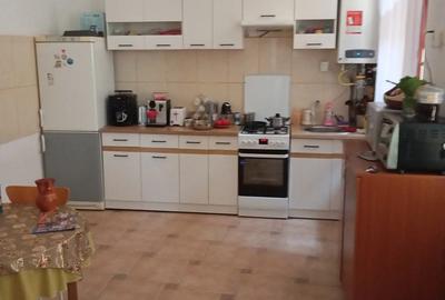 Vand casa la curte central - 4