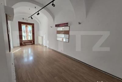 Spațiu comercial, de 223 mp, în Central - 3