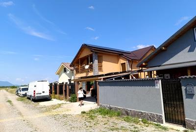 Casă cu 4 camere cu Teren 160 Mp în Central