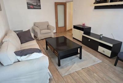 Apartament cu 3 camere decomandat în Victoriei