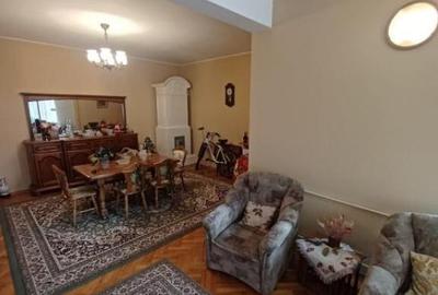 Casă cu 5 camere cu Teren 272 Mp în Central - 2