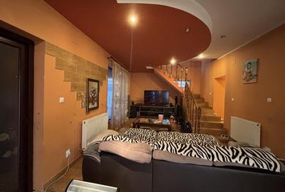 Casă individuală cu 7 camere cu Canalizare în Central - 8