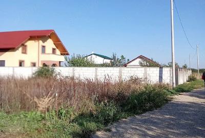 Teren de 1300 mp, în Periș