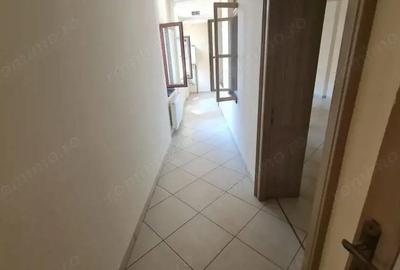 Spațiu comercial, de 110 mp, în Central - 3