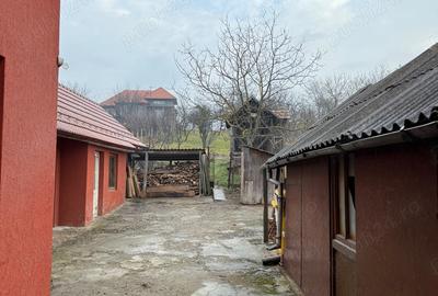 Casa de vanzare cu mansarda si gradina - 2