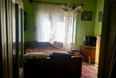 Vand casa ultracentrl Simeria din caramida acces de pe 2 str - 4