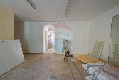 CASA CU POTENTIAL DE EXPLOATARE | DIVERSE ACTIVITATI | DE MIJLOC 50 - 5