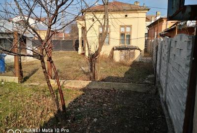 De vanzare (de inchiriat) , in zona centrala, casa cu curte de 1100mp - 11