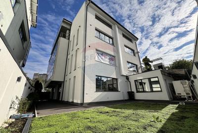 Spatiu comercial modern de inchiriat / 2 locuri de parcare - 11