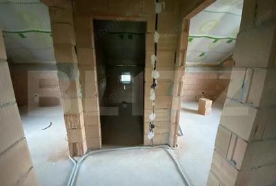 Casă cu 7 camere cu Teren 700 Mp în Aghireș - 6