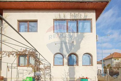 Casă cu 7 camere cu Teren 243 Mp în Tractorul - 1