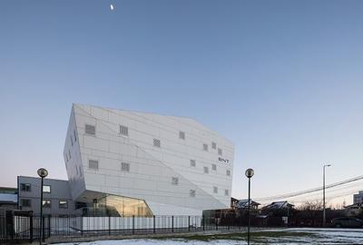 Cladire de birouri - arhitectura exceptionala! - 2