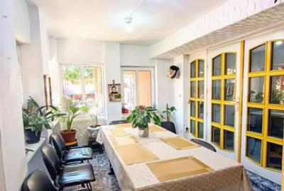 Casă cu 7 camere cu Teren 579 Mp în Central - 1