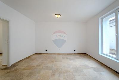COMISION 0 | Birou modern si luminos la casa cu gradina privata - 18