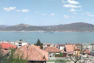 Casă cu 4 camere cu Teren 200 Mp în Central - 1