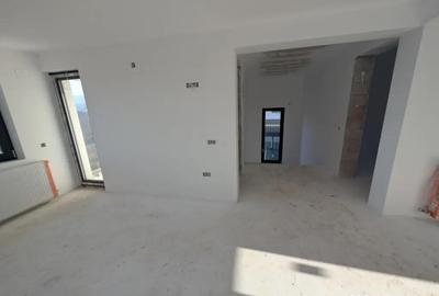 Casă cu 4 camere cu Teren 740 Mp în Hemeiuș - 2