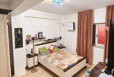 Apartament cu 3 camere semidecomandat în Colentina