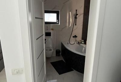 Casă cu 4 camere cu Canalizare în Central - 2