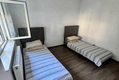 Apartament cu 3 camere decomandat, mobilat în Far