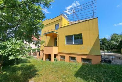Casă individuală cu 5 camere cu Canalizare în Semicentral