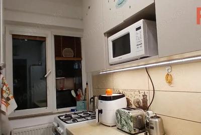 Apartament cu 3 camere, etaj intermediar, mobilat-utilat, zona Dacia - 3