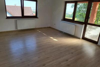 Casă cu 6 camere cu Teren 590 Mp în Bunloc - 2