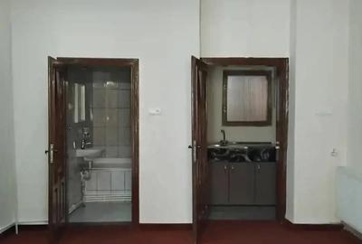 Spațiu comercial, de 60 mp, în Nord - 8