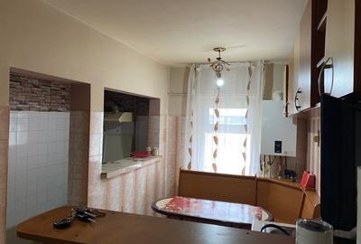 Apartament cu 2 camere semidecomandat, mobilat în Central