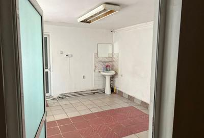 Spațiu comercial, de 76 mp, în Central - 4