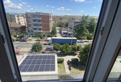 Apartament cu 3 camere decomandat în Filiași - 9