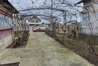 CASA SI TEREN CURTE DE VANZARE IN BARCANESTI LA DN - 1