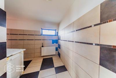 Casa spatioasa cu piscina si teren generos in Bujac - 12