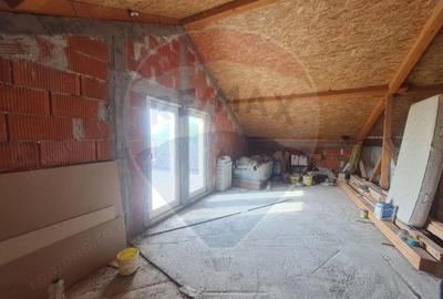 Casă cu 5 camere cu Teren 2566 Mp în Vitănești - 11