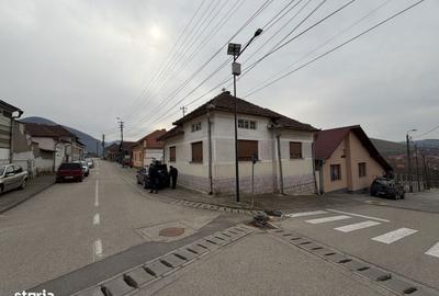 Casă cu 4 camere în Central - 2