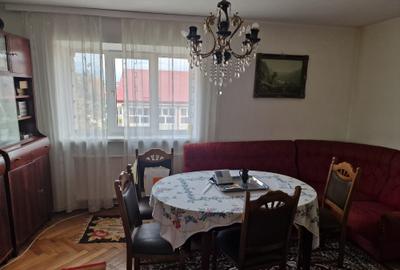 De Vanzare Apartament 3 camere et 4 zona centrala Suceava De Vanzare Apartament 3 camere et 4 zona centrala Suceava - 2