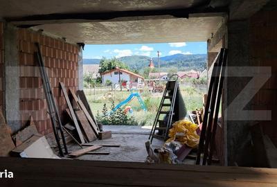 Casă cu 4 camere cu Canalizare în Cristian