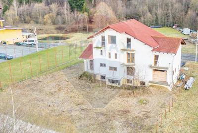 Casă cu 7 camere cu Teren 795 Mp în Sâmbăta de Sus - 17