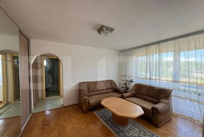 Apartament cu 3 camere semidecomandat în Central - 1