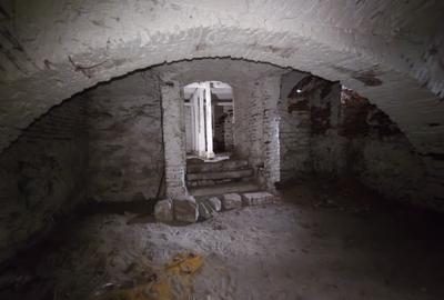 DE VÂNZARE — Spațiu/apartament  la demisol, în centrul orașului - 3