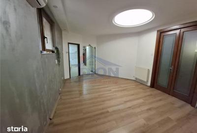 Apartament cu 3 camere în Unirii