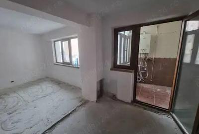 A 36 Apartament modificat , Cora ,etajul 1 ,confort 1 ,cu balcon inchis ?i centrala ,3 camere , - 5