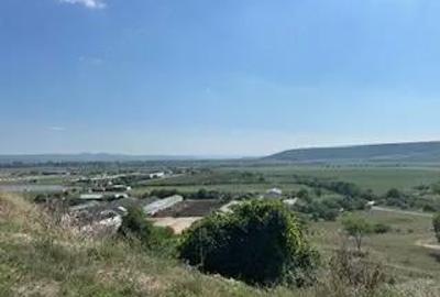 Teren de 3300 mp, în Central