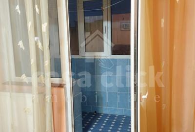Apartament cu 2 camere decomandat în Micro 17 - 2