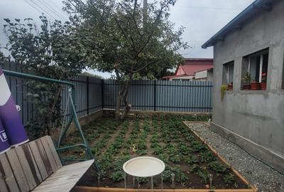 Valu lui Traian -casa 3 camere cu teren 300 mp -gaze la poarta -79900 Euro neg - 35